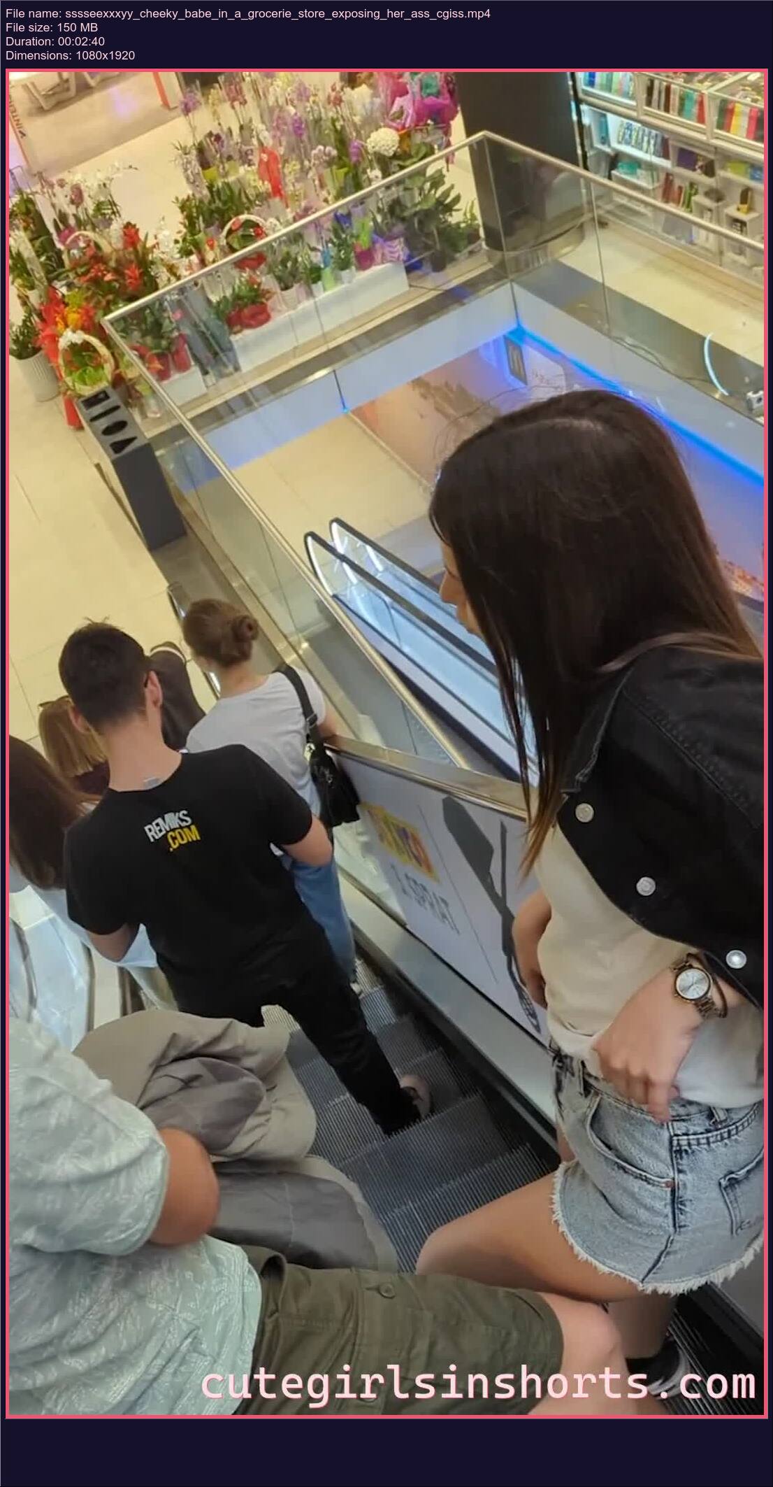 Sssseexxxyy Cheeky Babe In A Grocerie Store Exposing Her Ass