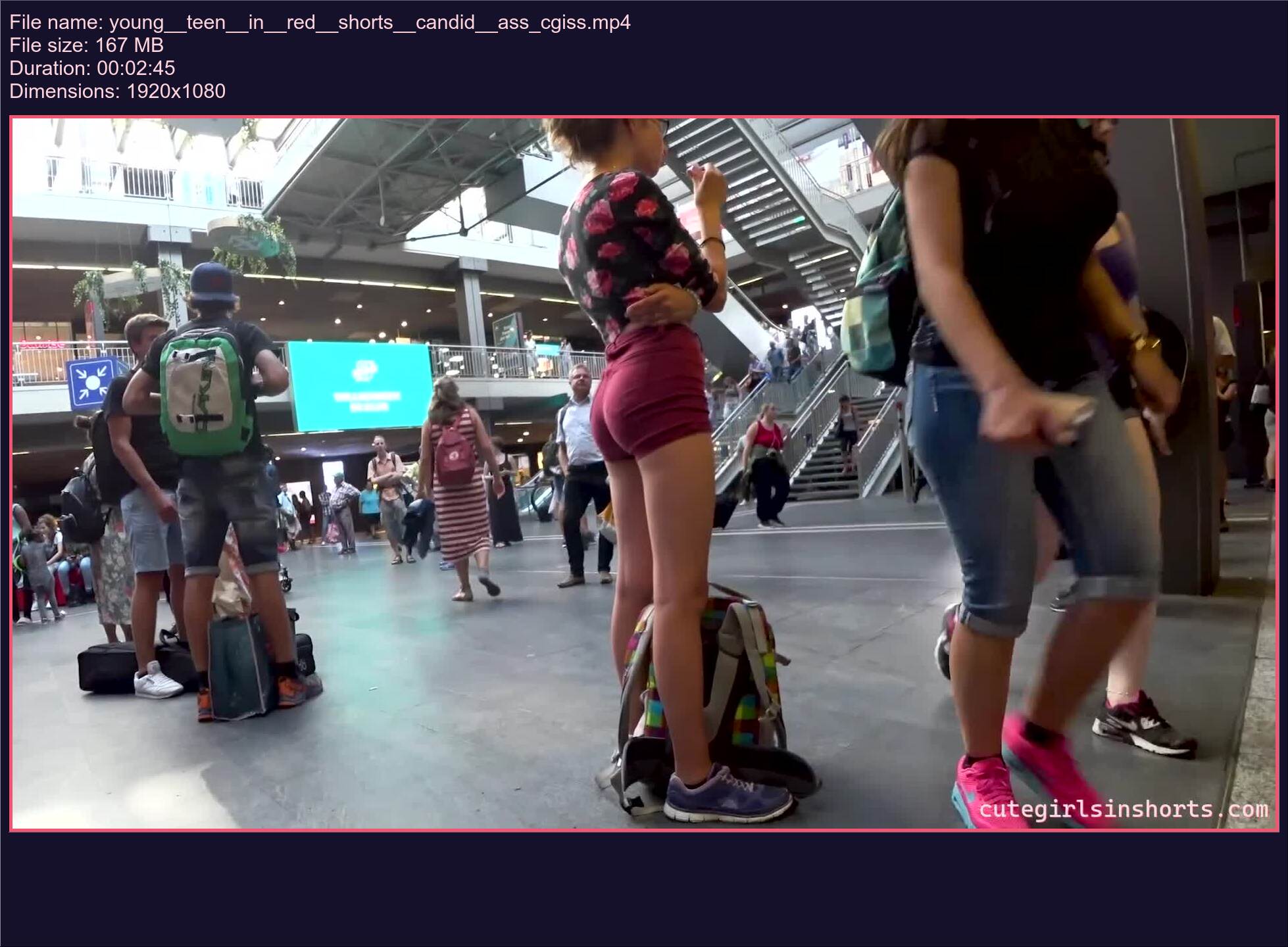 young__teen__in__red__shorts__candid__ass_cgiss