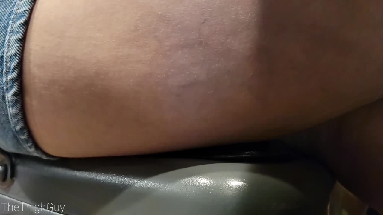 2_thethighguy41_thighs_2_gis