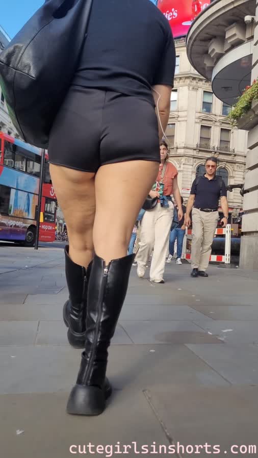 ass_in_boots_4k_gis