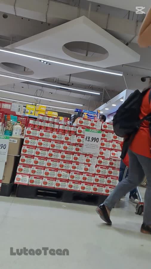blonde_cheeks_shoping_gis