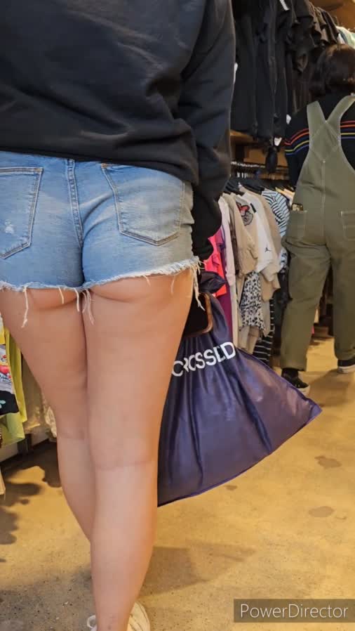 Bootyshortscollegebabe