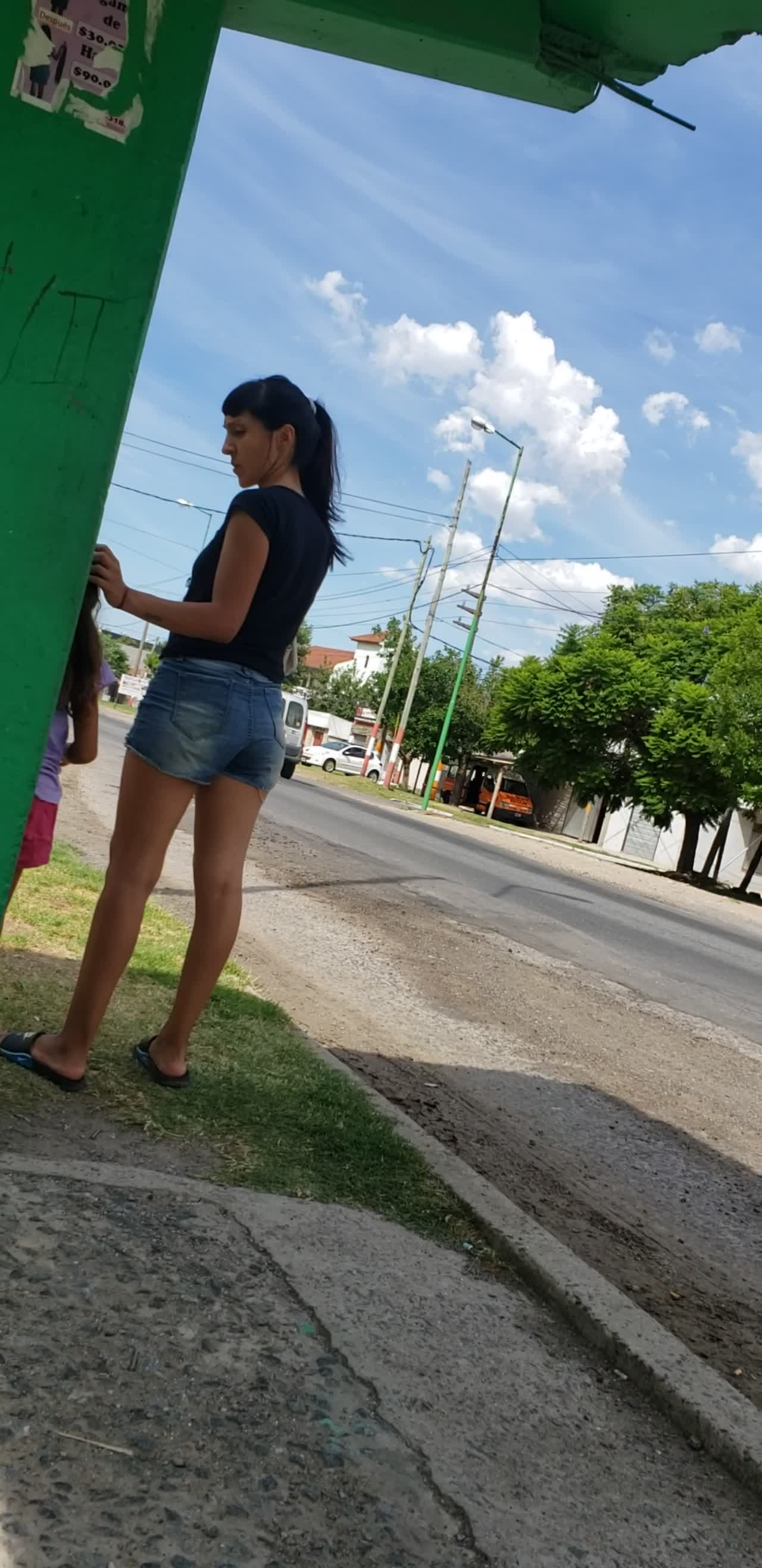 Bus Parade Teen Milf In Shorts