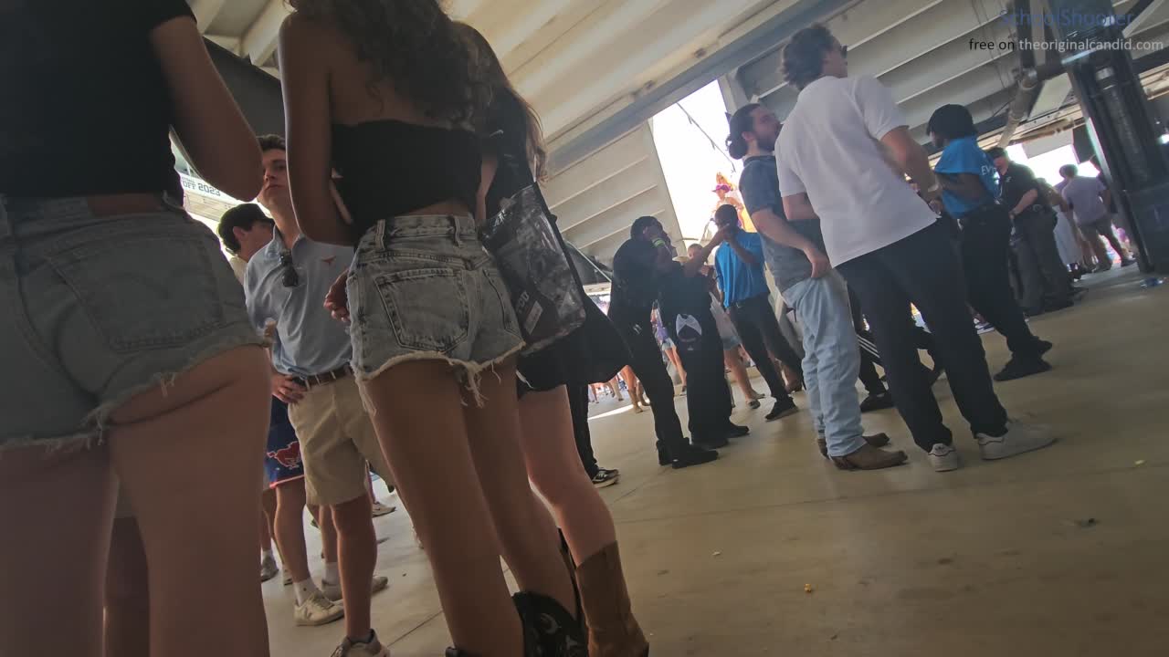 cheekt_teen_at_college_fb_game_4k_gis