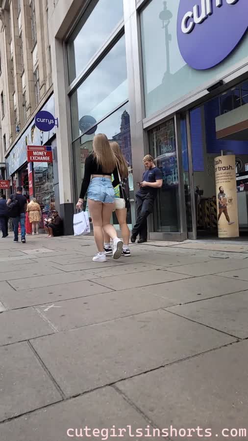 cheeky_cut_jean_shorts_4k_gis