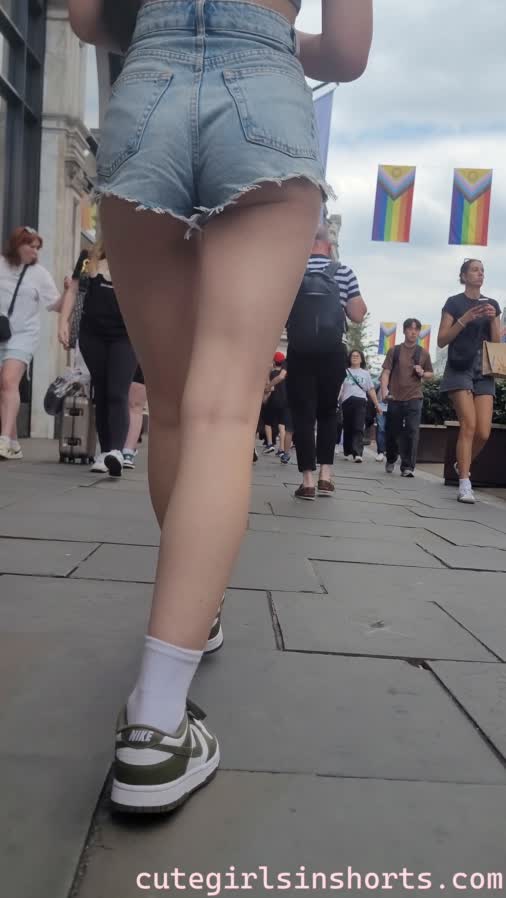 cheeky_jean_shorts_4k_gis