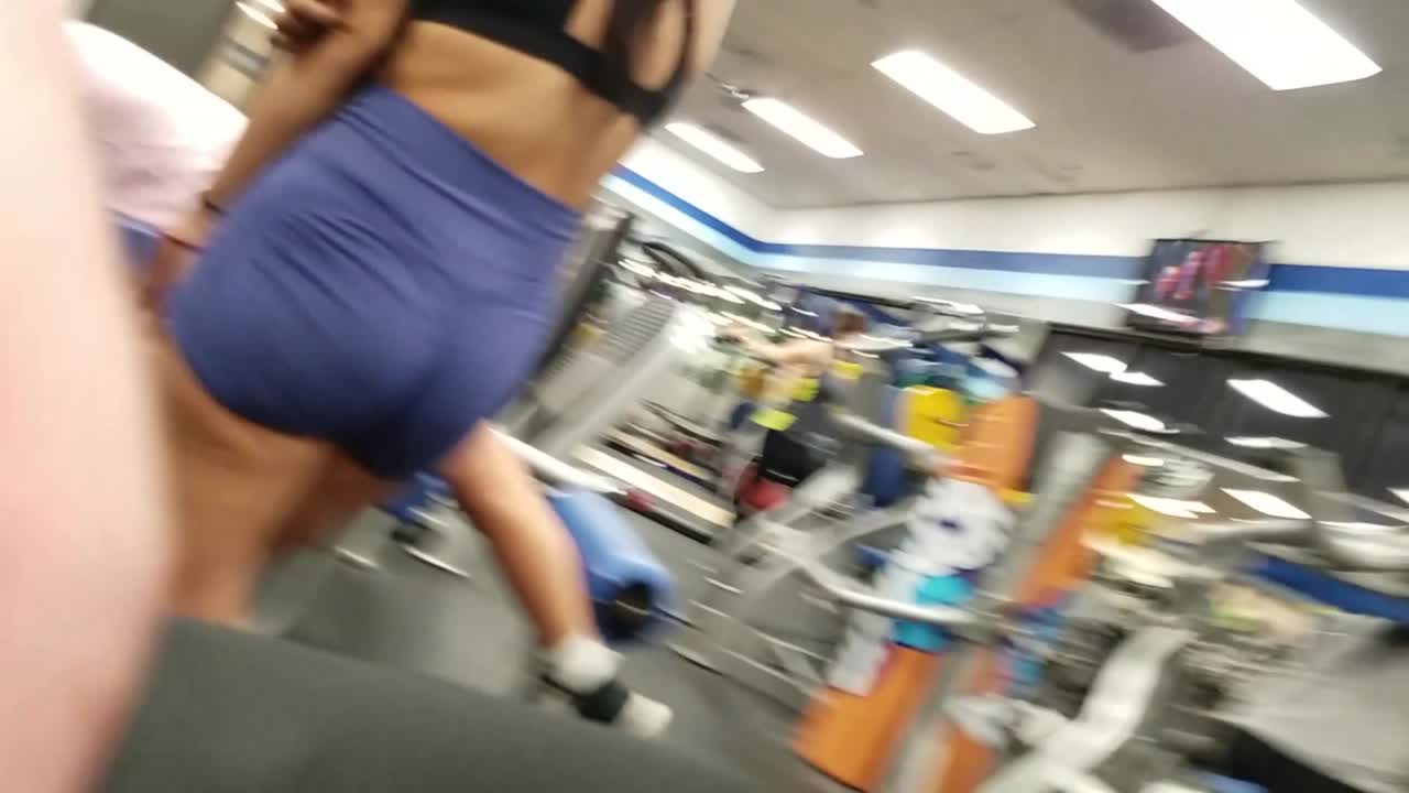 gym_girls_workout_in_black_shorts_gis
