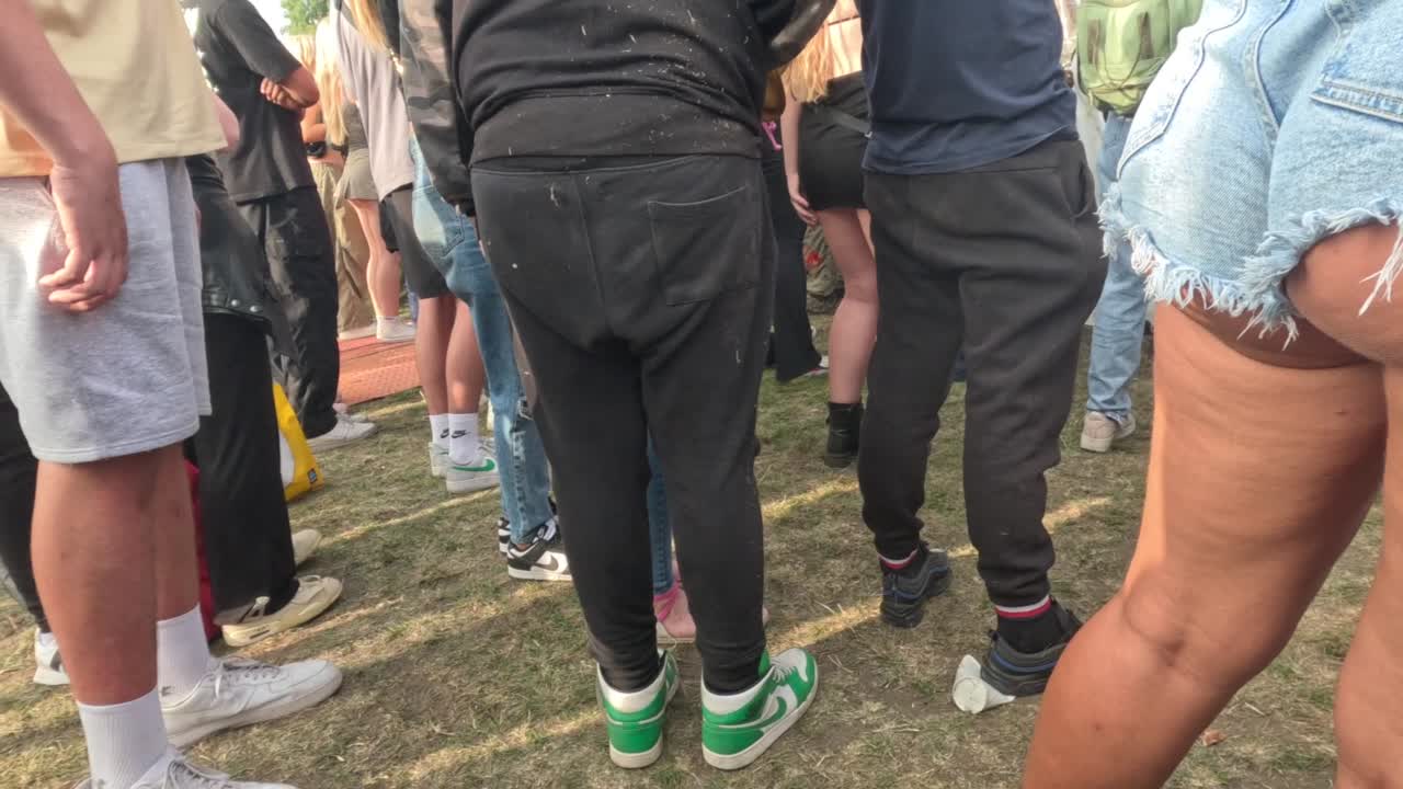 rave_pawg_in_booty_shorts_gis