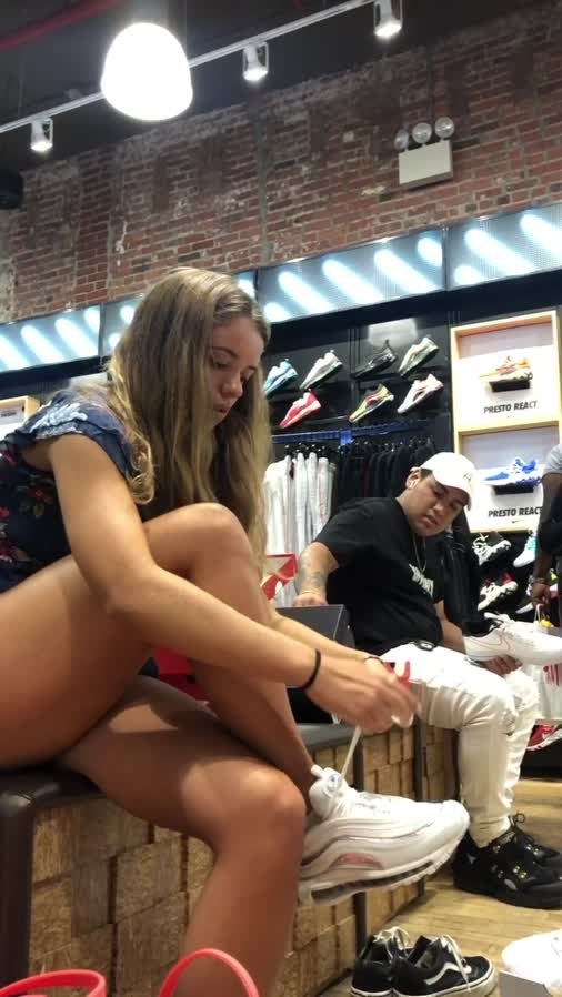 shopping_voyeur_teen__gis