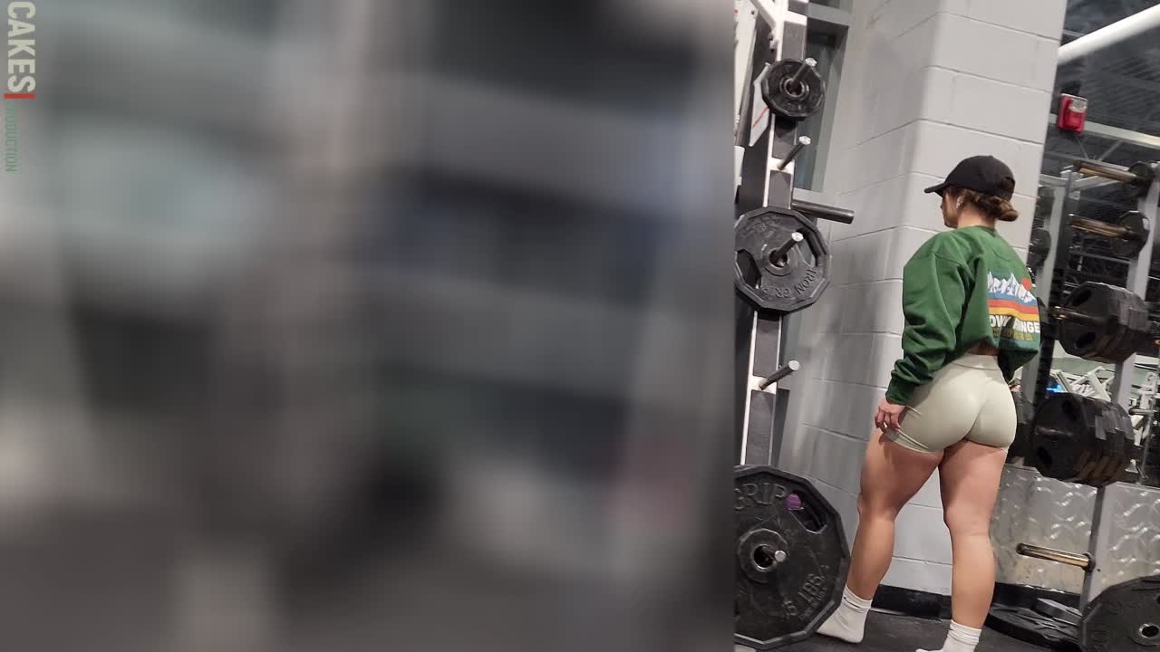 short_sexy_gym_babe_in_mint_green_shortsaa_gis