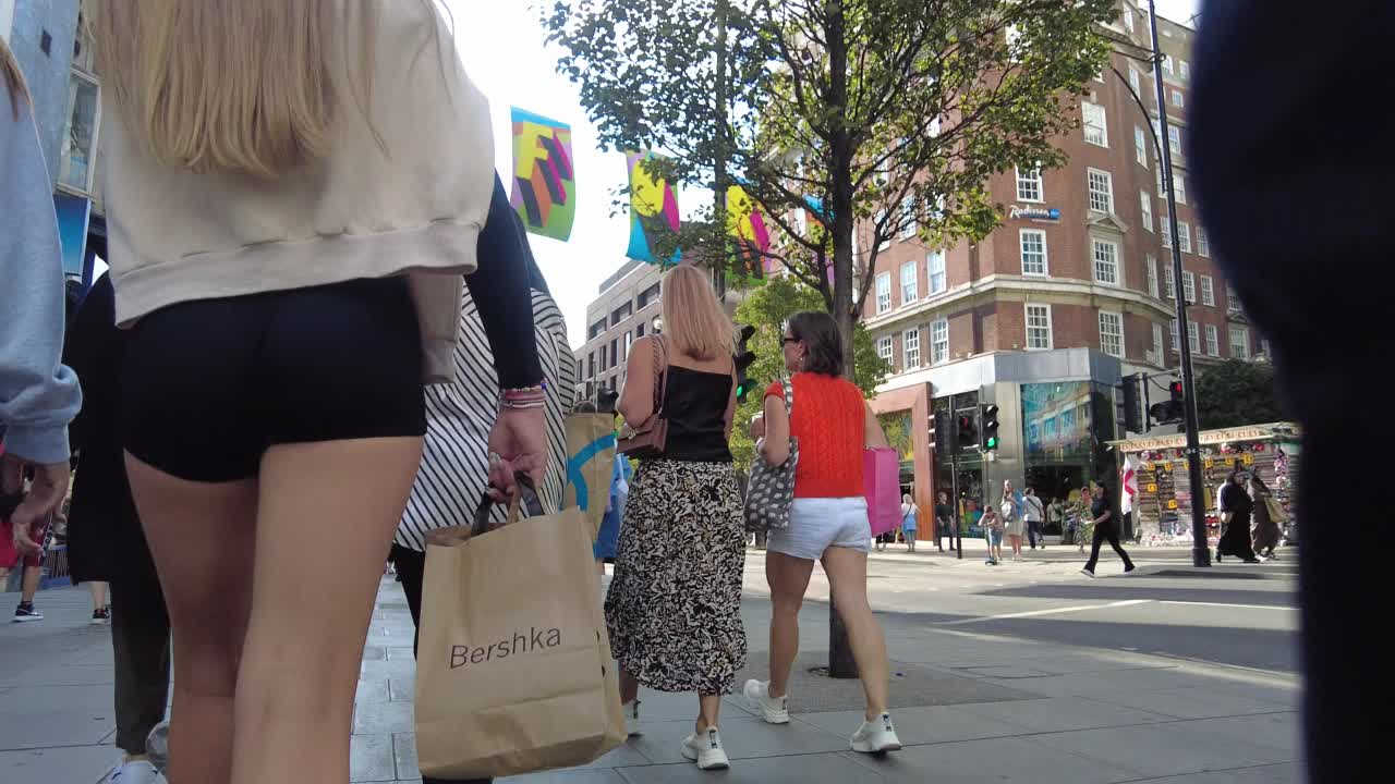 teenshop_blondes_gis