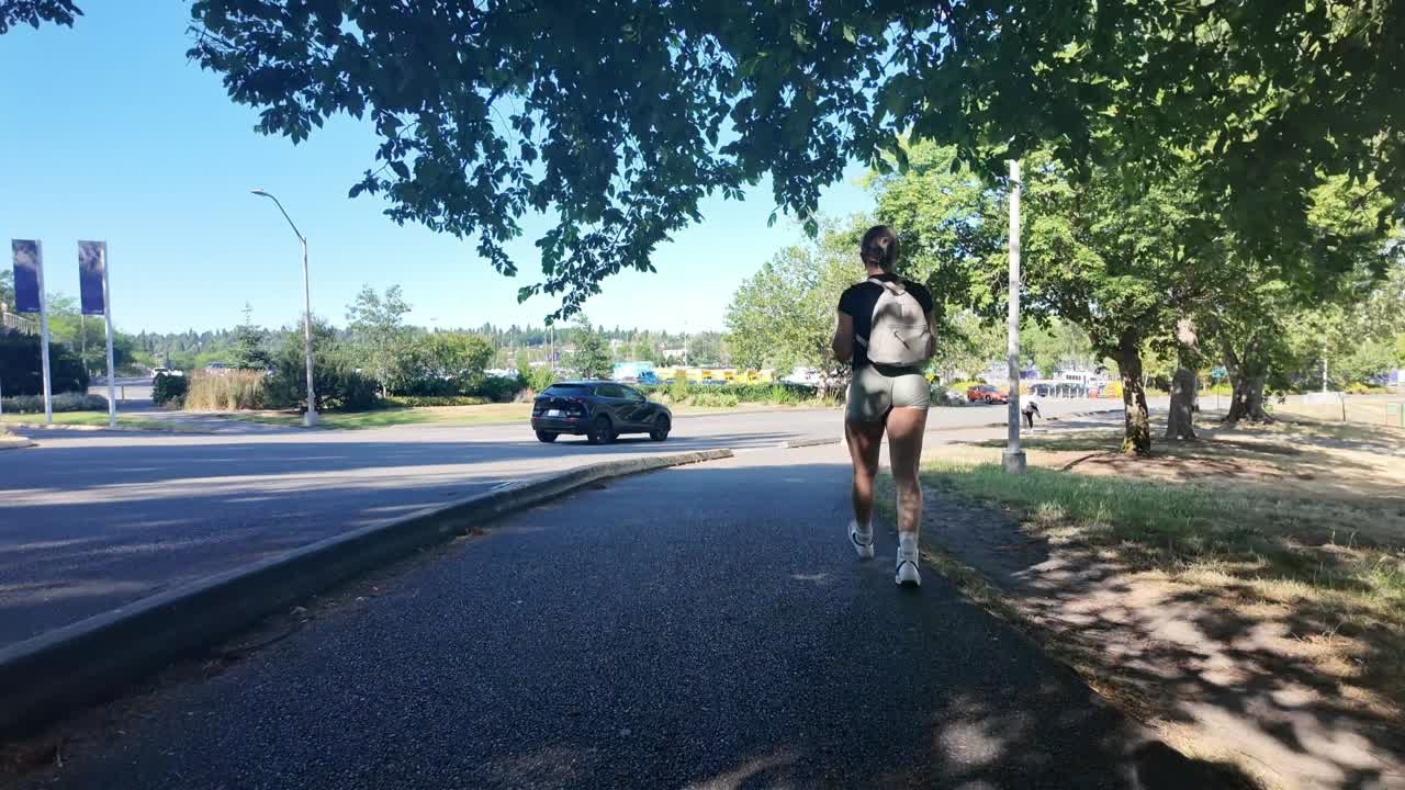 tight_bubble_shorts_gis
