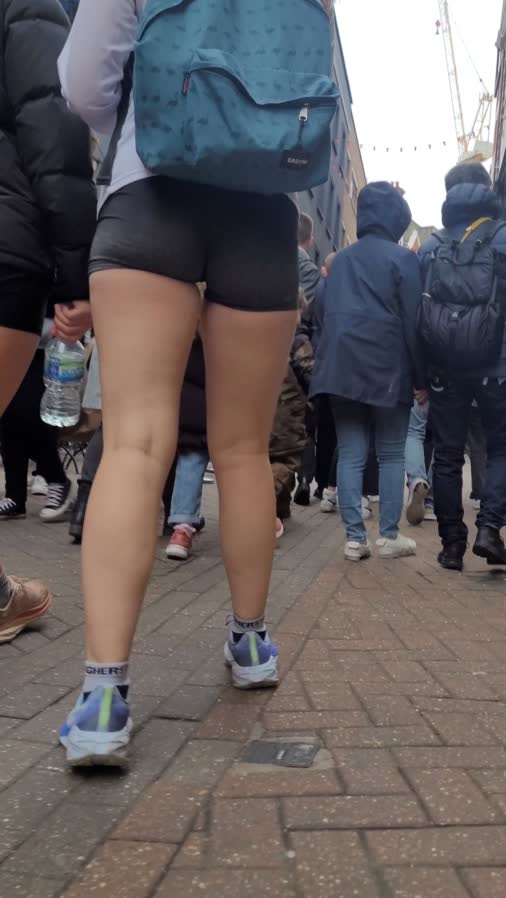 two_cheeky_wedgies_4k_gis