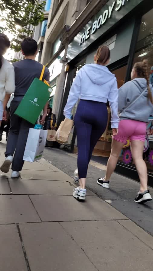 two_french_gym_girls_4k_gis