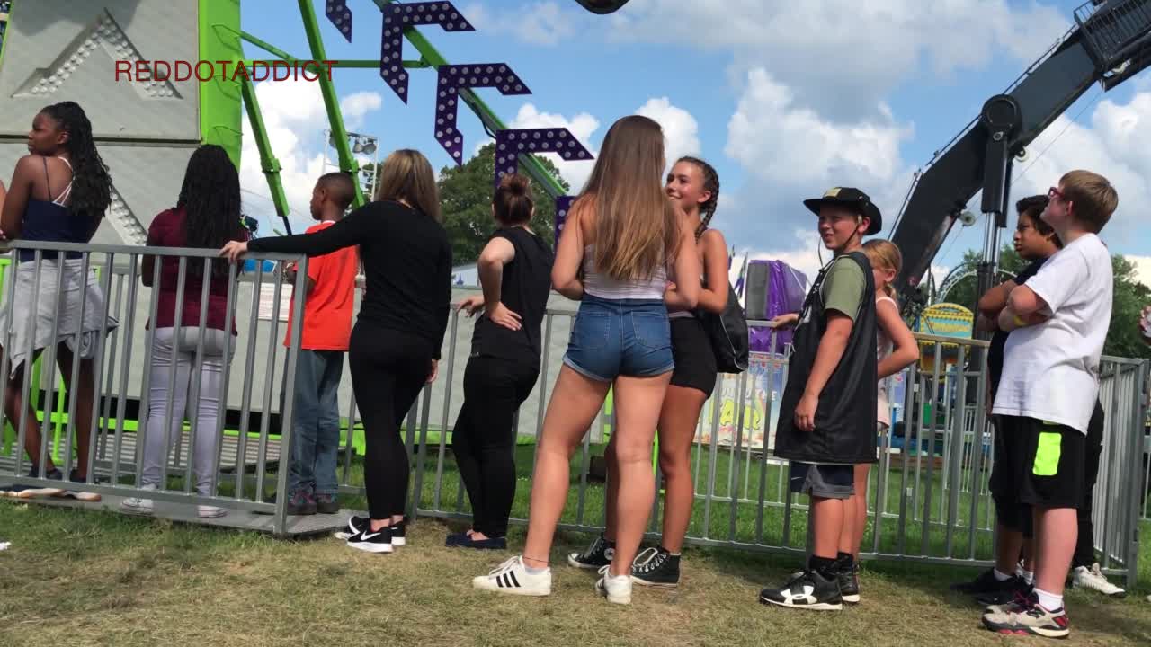 voyeur_teen_ass_shorts_gis