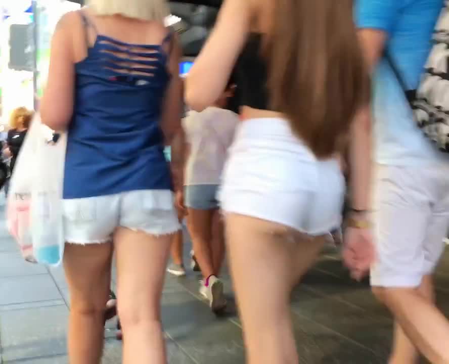 young_teen_in_white_shorts_gis