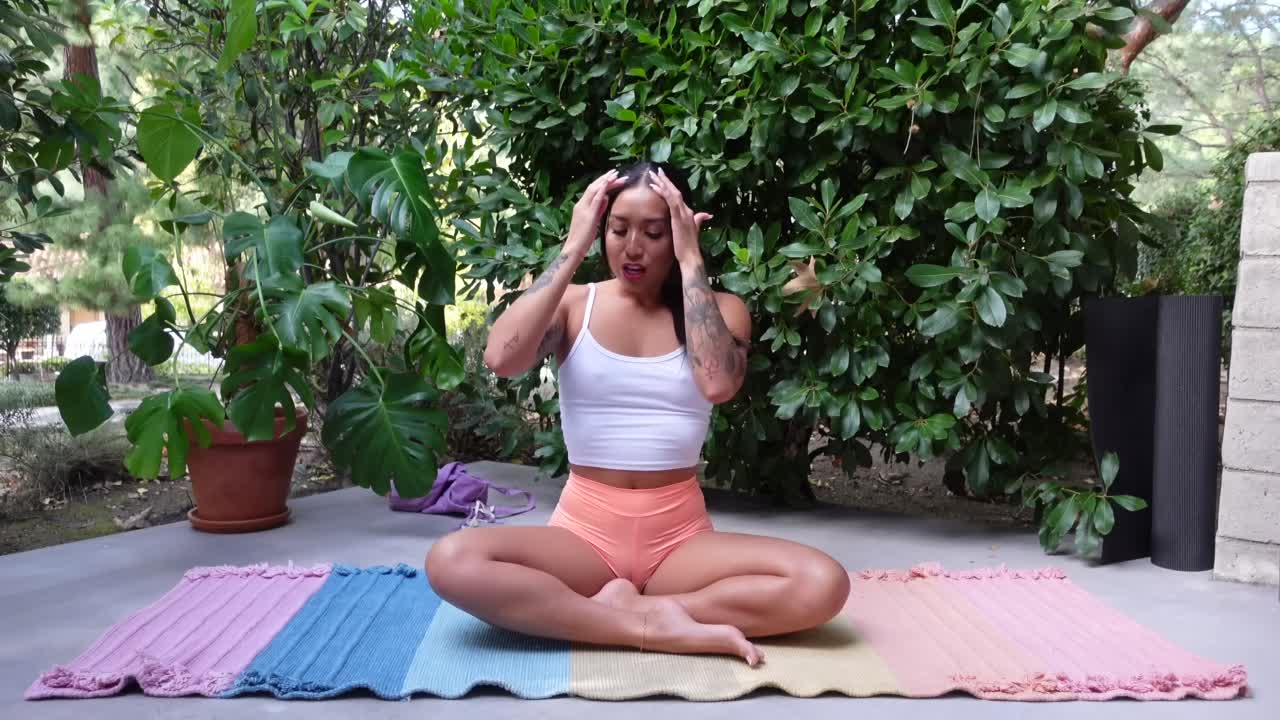 12 Min Yoga Flow With Winniehoneey Ezyudansam 8