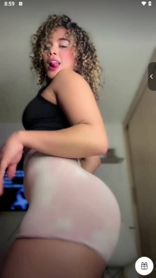 Beautiful Brunette Twerking 1