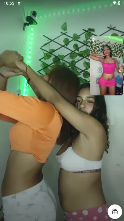 Bellacas Latina Friends Dancing On Cam 1