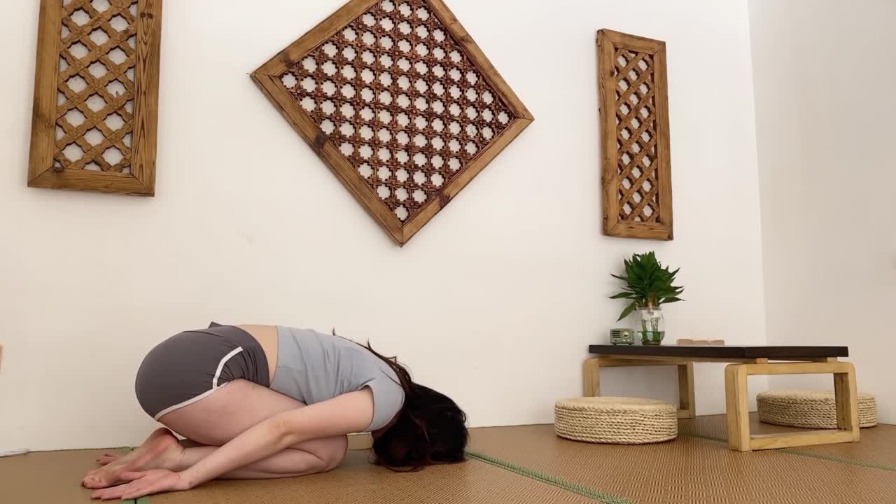 Crescent Lunge And Big Toe Poses Yoga Flow Full Bo