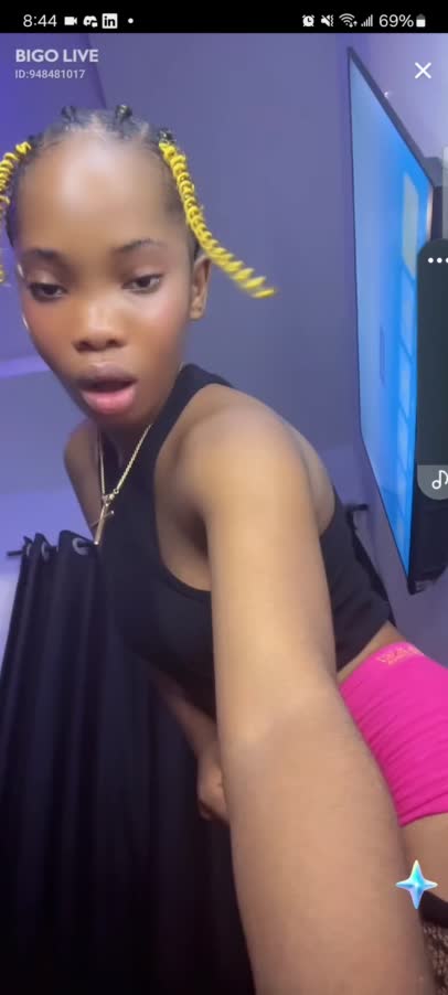 Ebony Booty Shaking In Pink Shorts 1
