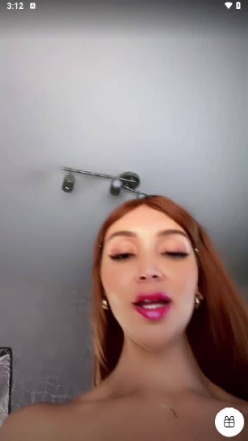 Ellen Sexy Brunette Booty Shaking On Cam 1
