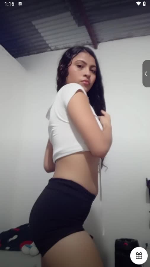 La Flaquita Twerking In Black Shorts On Cam 1