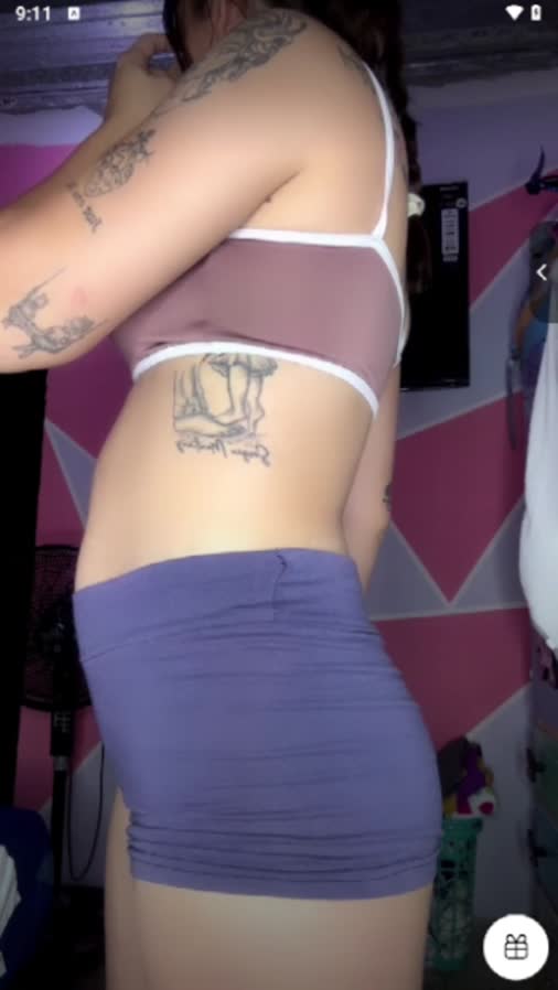 Lelsy Twerking In Blue Shorts Brunette 1