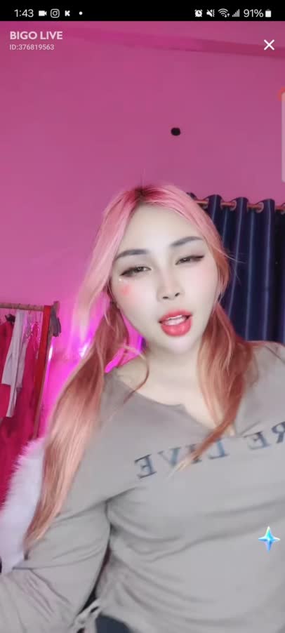 Mun Dancing Like Crazy On Cam For Fans 3