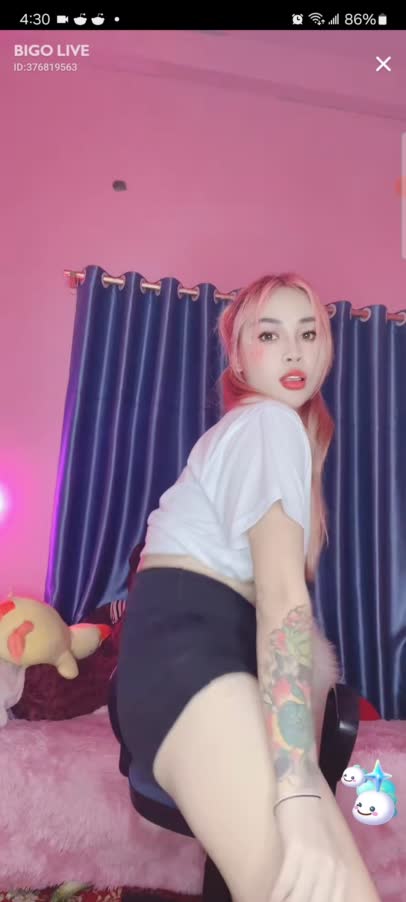 Mun Dancing Like Crazy On Cam For Fans 6