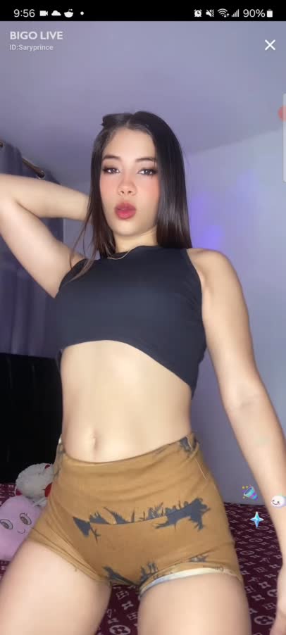 Sary Shows Her Sexy Dancing For Fans 2