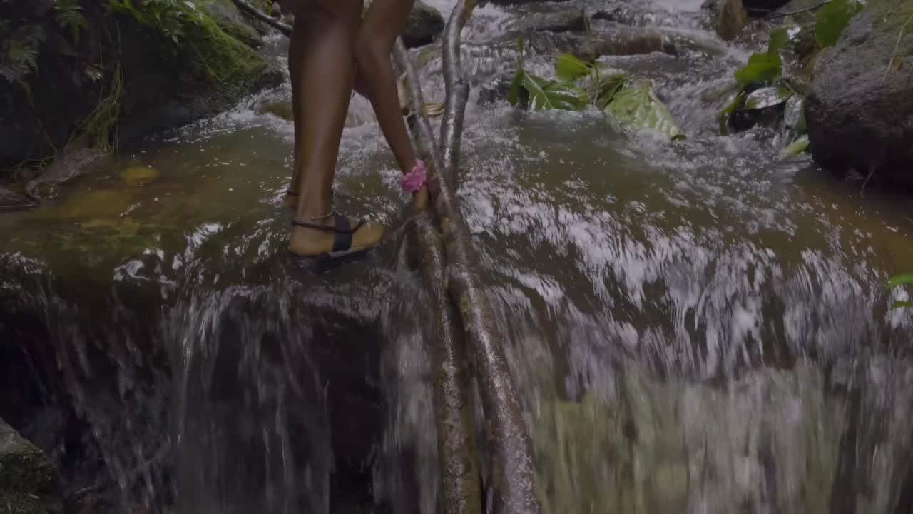 Survival Camping With My Girlfriend Quick Shelter Mgf 30 Rwwmjo