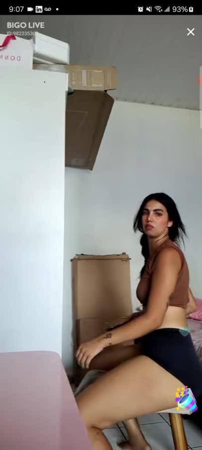 Tattooed Latina Twerking For Fans 2