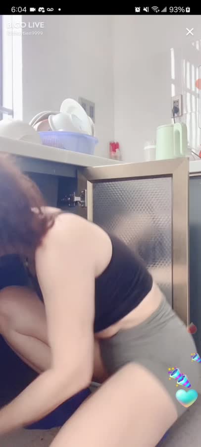 Thuytien 9999 Looking Sexy While Cleaning 1