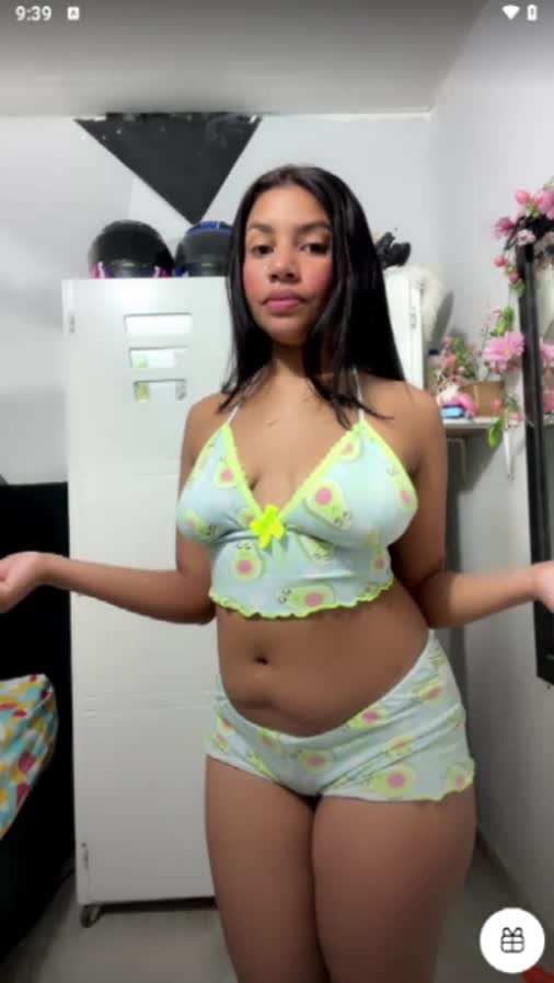 Vale On Cam For Fans 1