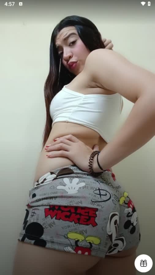 Violetta In Gray Shorts Latina Booty Shaking 1