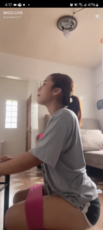 Yvieperez 17 Latina Working Out At Home 1